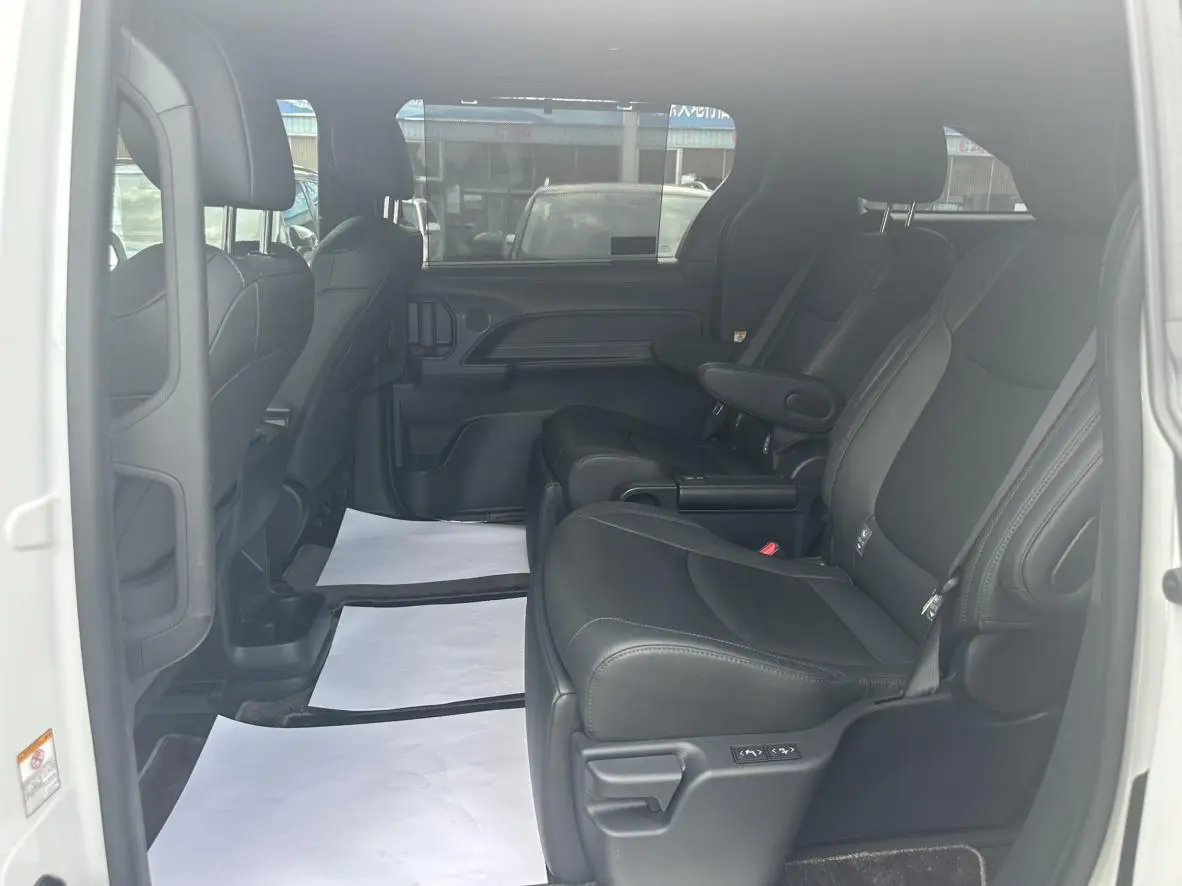 TOYOTA Saina Facelifted dual engine 2.5L Premium Edition