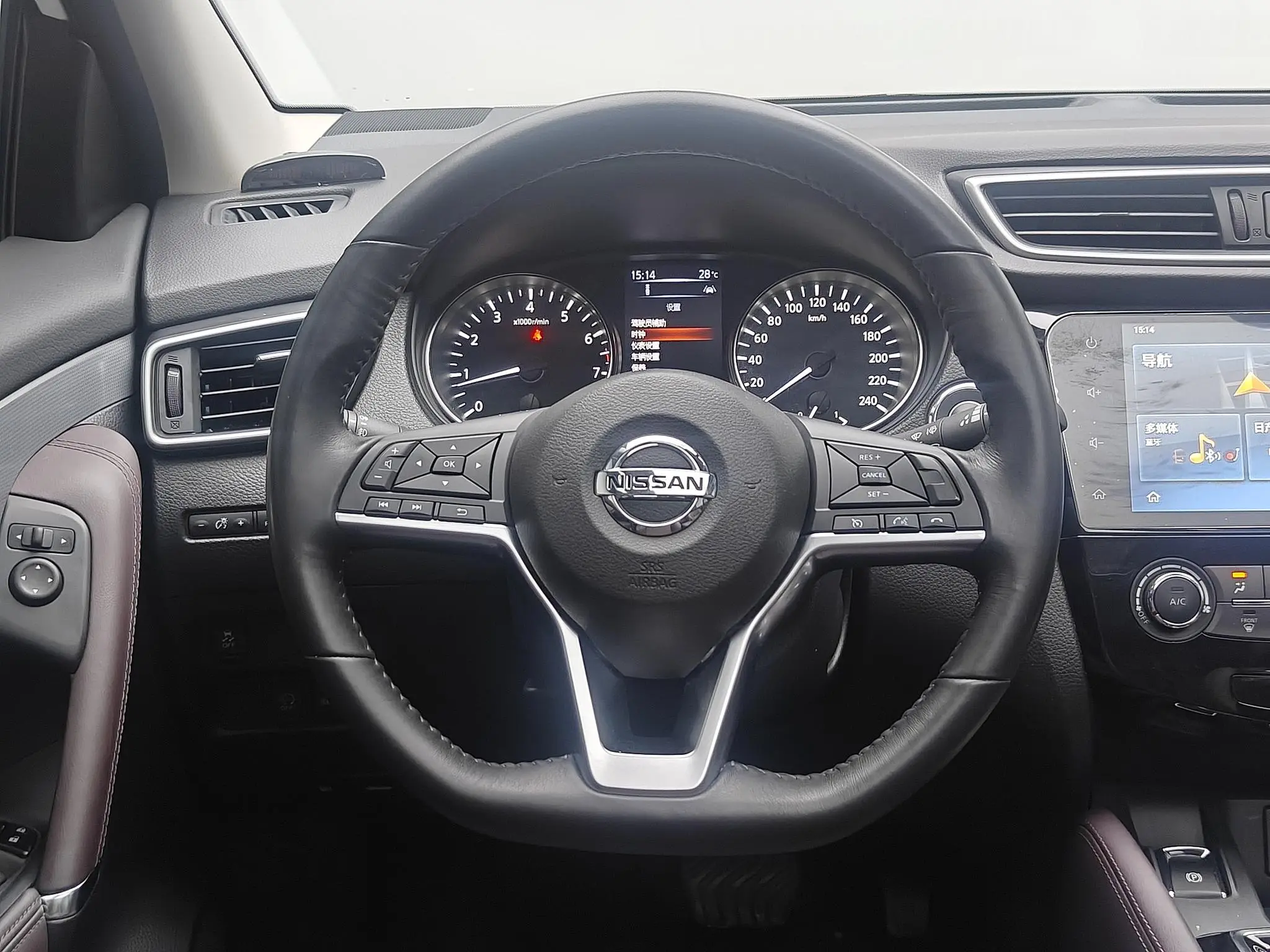 Nissan Qashqai 2.0L CVT Deluxe Edition
