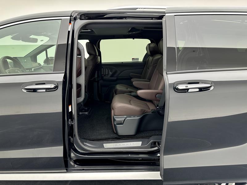 Toyota Gravia 2026