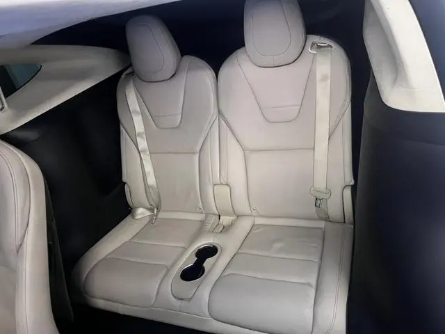 Tesla Model X 90D