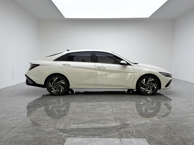 Hyundai Elantra 2023