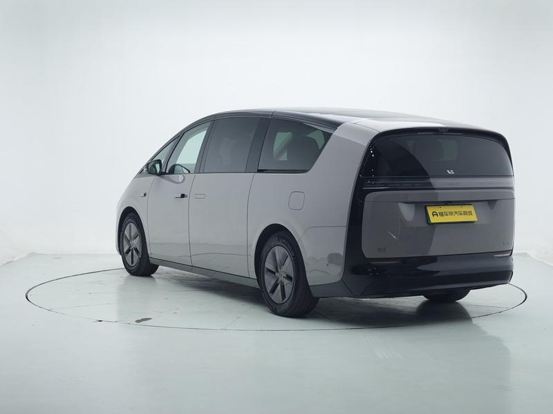 Li Auto Ideal MEGA 2024