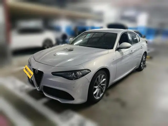 Alfa Romeo Giulia 2.0T 280HP Ti driving control version