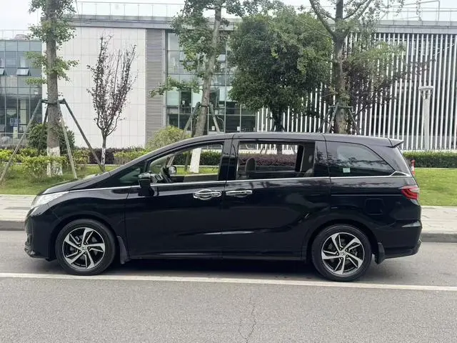 Honda Odyssey 2.4L Deluxe Edition