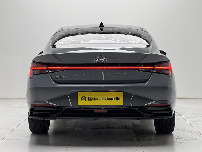 Hyundai Elantra 2022