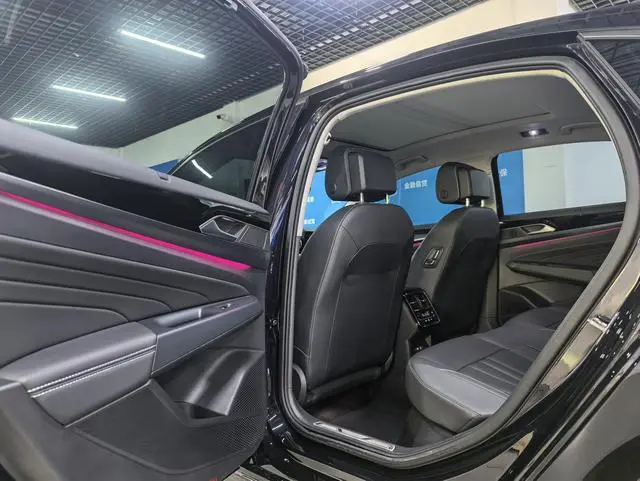 Volkswagen Passat Outstanding 380TSI Longyao Edition