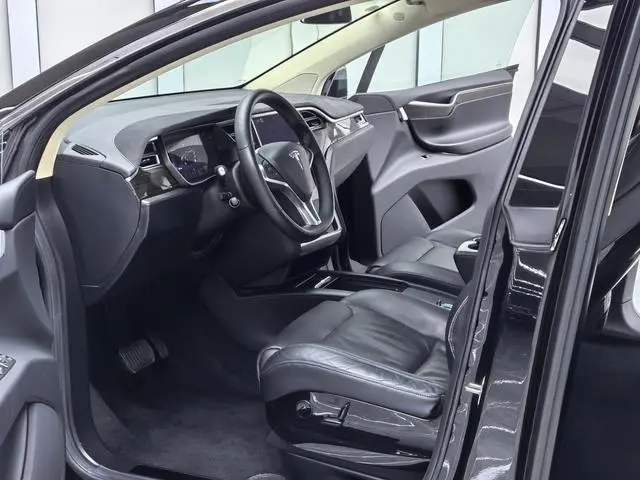 Tesla Model X 90D