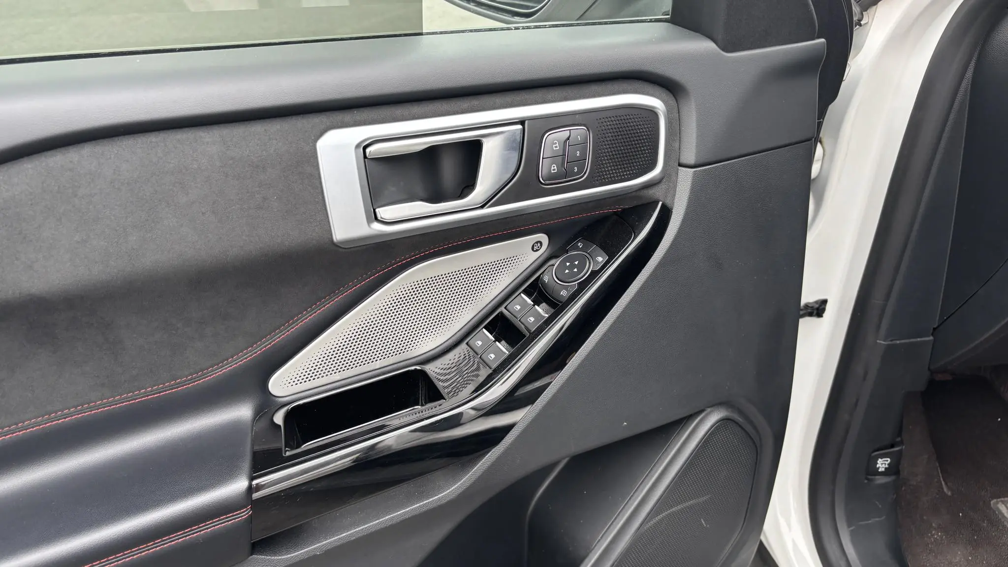 Ford Explorer EcoBoost 285 four-wheel drive ST-LINE 6-seater
