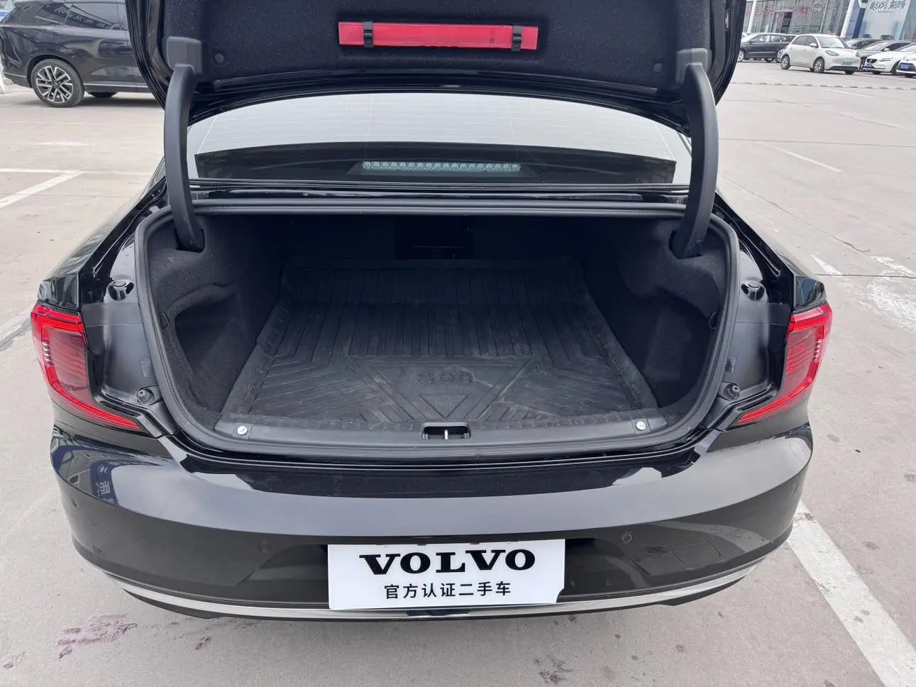 Volvo Volvo S90 PHEV T8 four-wheel drive long battery life Zhiyi Deluxe Edition