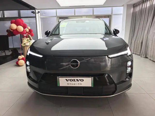 Volvo Volvo XC70 Four-wheel drive, long battery life Core