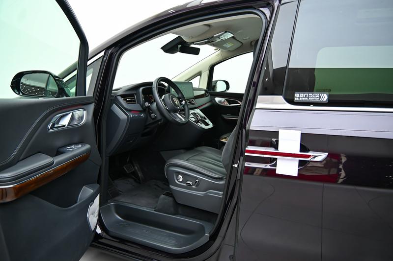Hongqi Red Flag HQ9 PHEV 2024