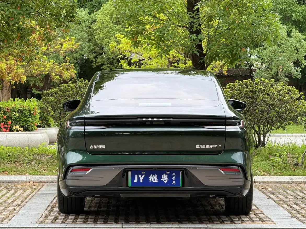 Geely Galaxy Galaxy Sparkle 8 PHEV 130km EM-P Starship Version