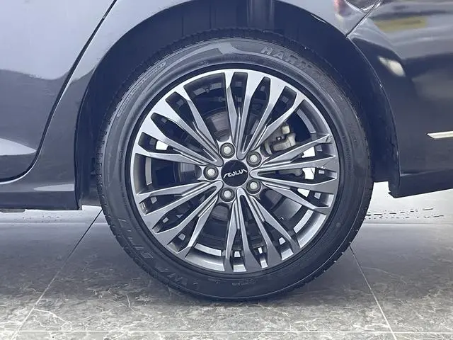 Dongfeng Fengshen Yi Hyun MAX 1.5T Super Cool Trendy Dad Version