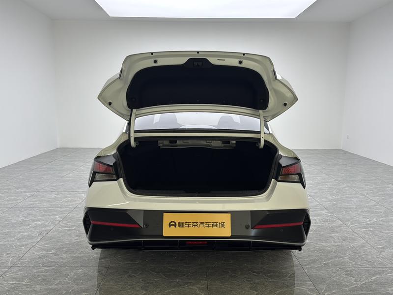 Hyundai Elantra 2023