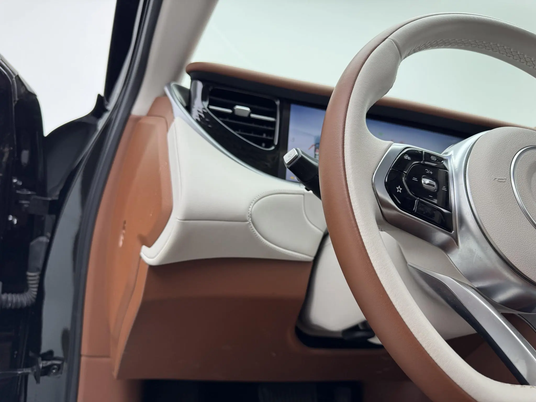 VOYAH Lan Tu FREE Ultra-long battery life smart driving version