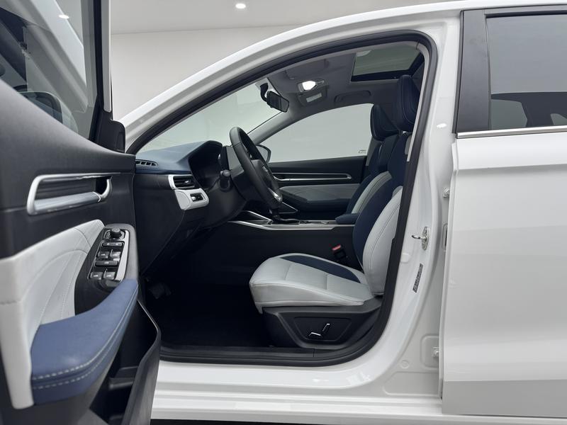 Geely Emgrand 2022