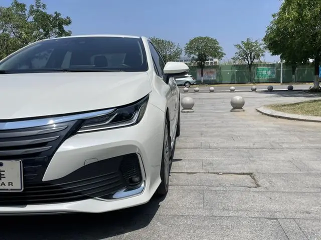 TOYOTA Asian lion 2.0L Premium Edition
