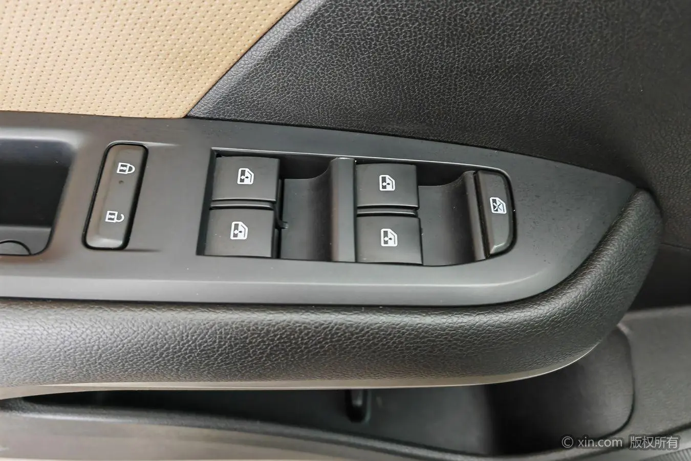 Chevrolet Cruze 320 automatic Enjoy Skylight version