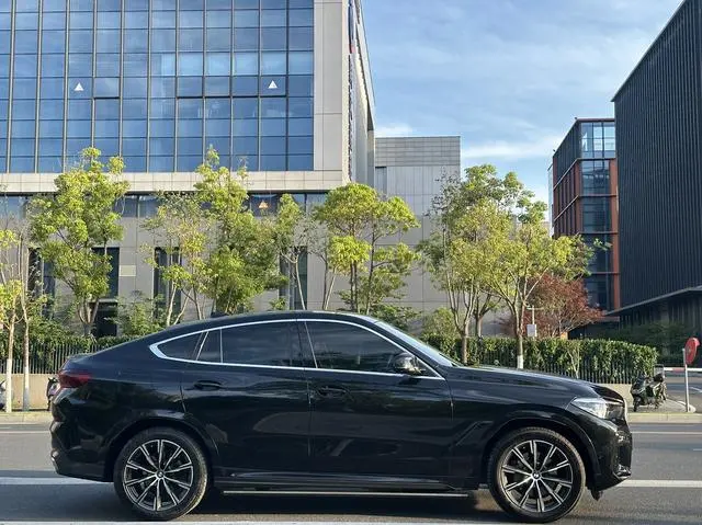 BMW BMW X6 xDrive30i M sports suit