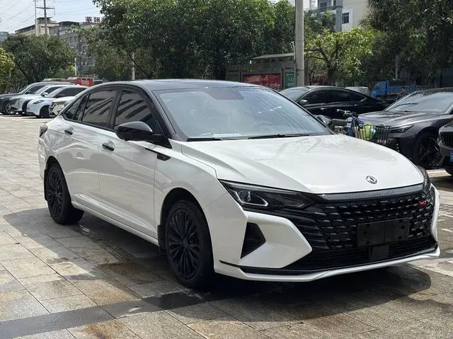 Dongfeng Fengshen Yi Hyun MAX 1.5T Super Handsome Trendy Dad Version
