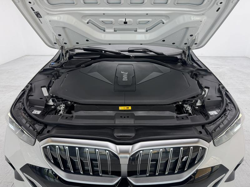 BMW BMW i5 2024