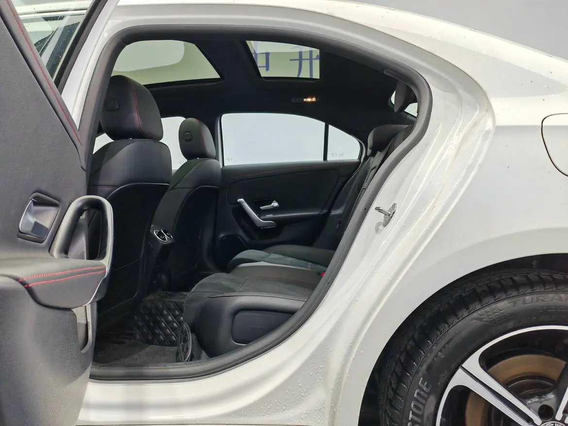 Mercedes-Benz Mercedes-Benz A-class A 200 L sports sedan fashion Version