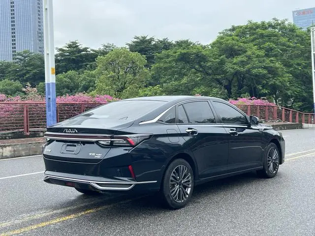 Dongfeng Fengshen Yi Hyun MAX 1.5T Super Burning Cool Dad Version