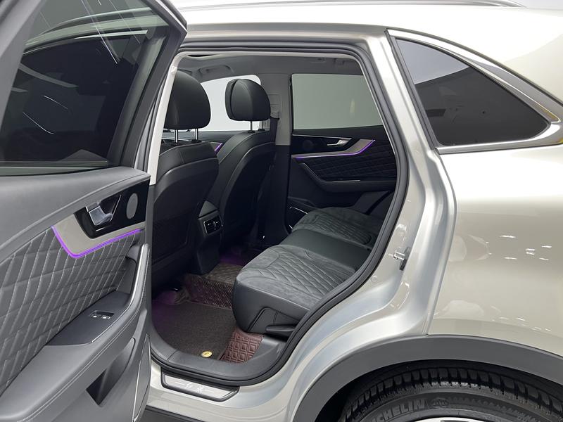 Hongqi Red Flag HS5 2019