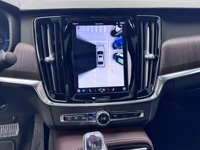 Volvo Volvo S90 PHEV T8 four-wheel drive long battery life Zhiya Deluxe Edition