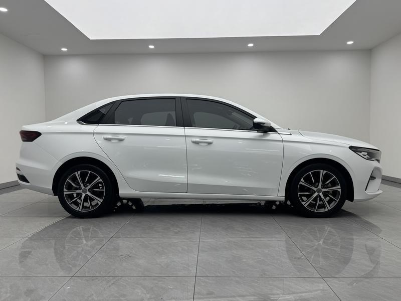 Geely Emgrand 2022