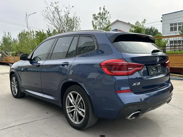 BMW BMW X3 xDrive30i leading M sports suit country V