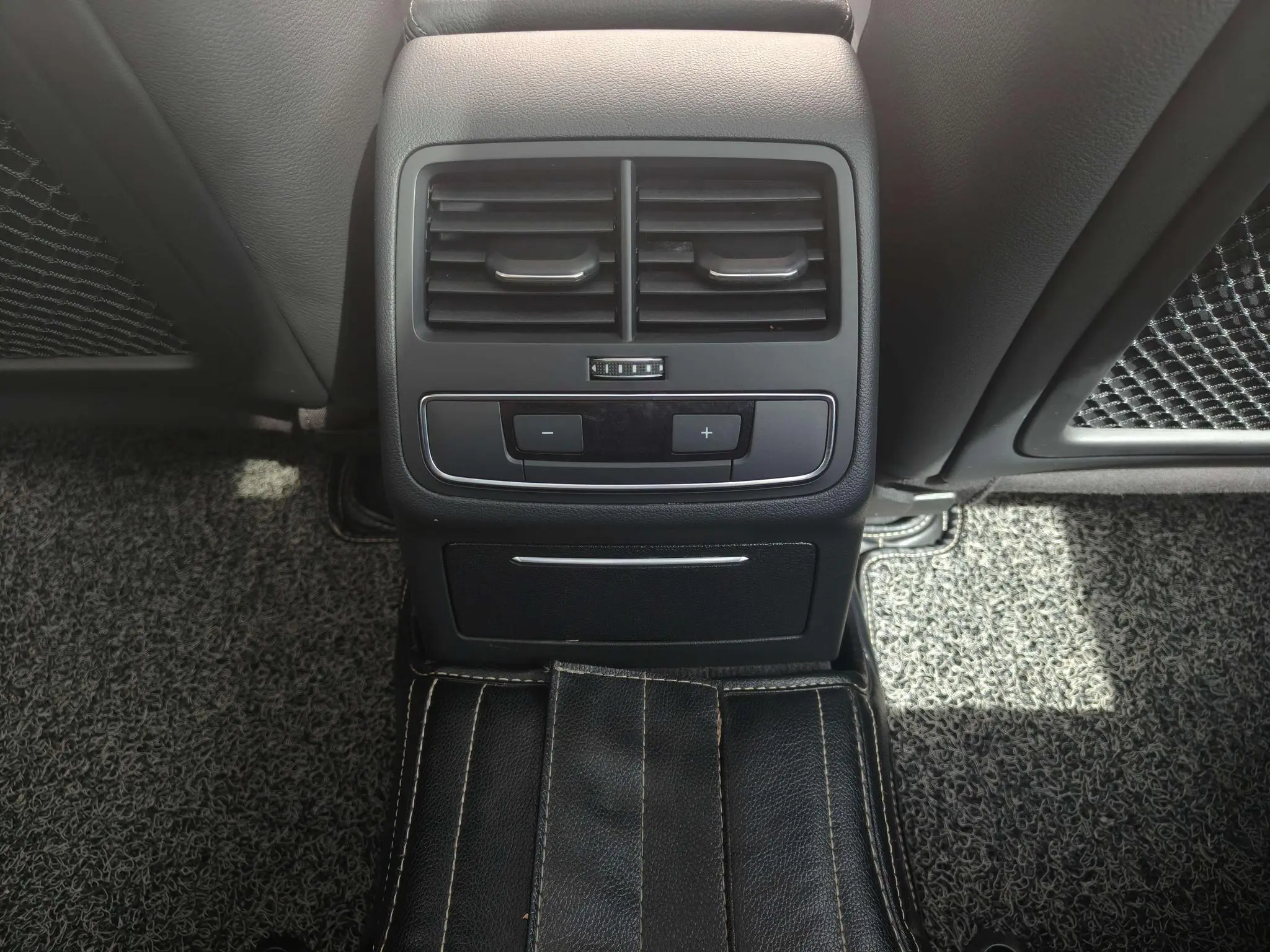 Audi Audi A4L 40 TFSI fashion country VI