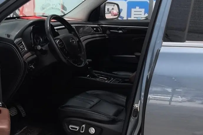 GAC Trumpchi GS8 320T two-wheel drive premium edition 7 seats