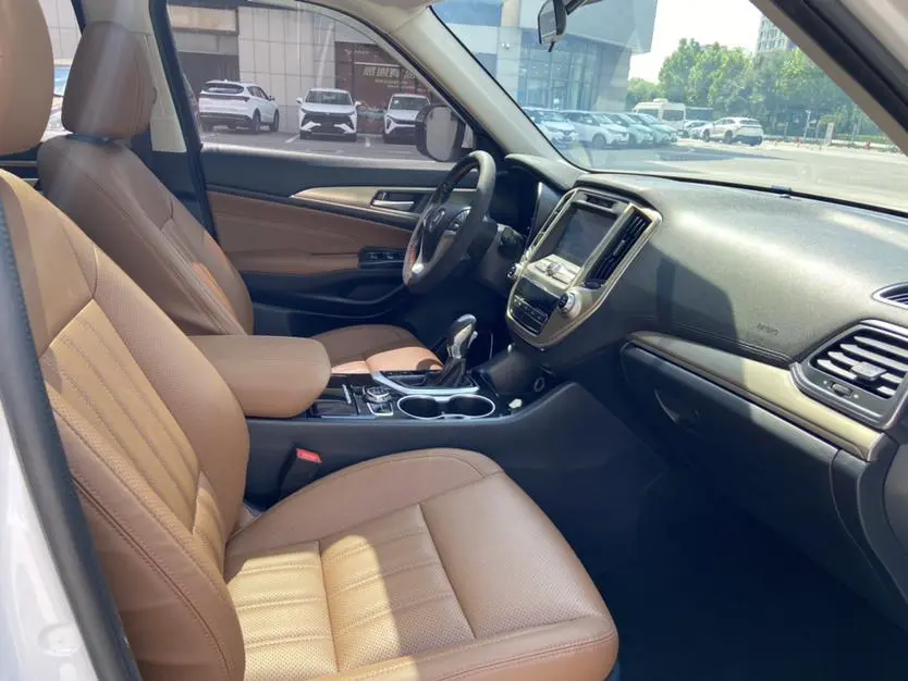 Changan Changan CS95 2.0T two-wheel drive Zhiyuan version