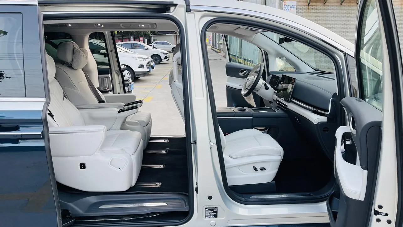 VOYAH Lantu Dreamer PHEV Four-wheel drive flagship dry version