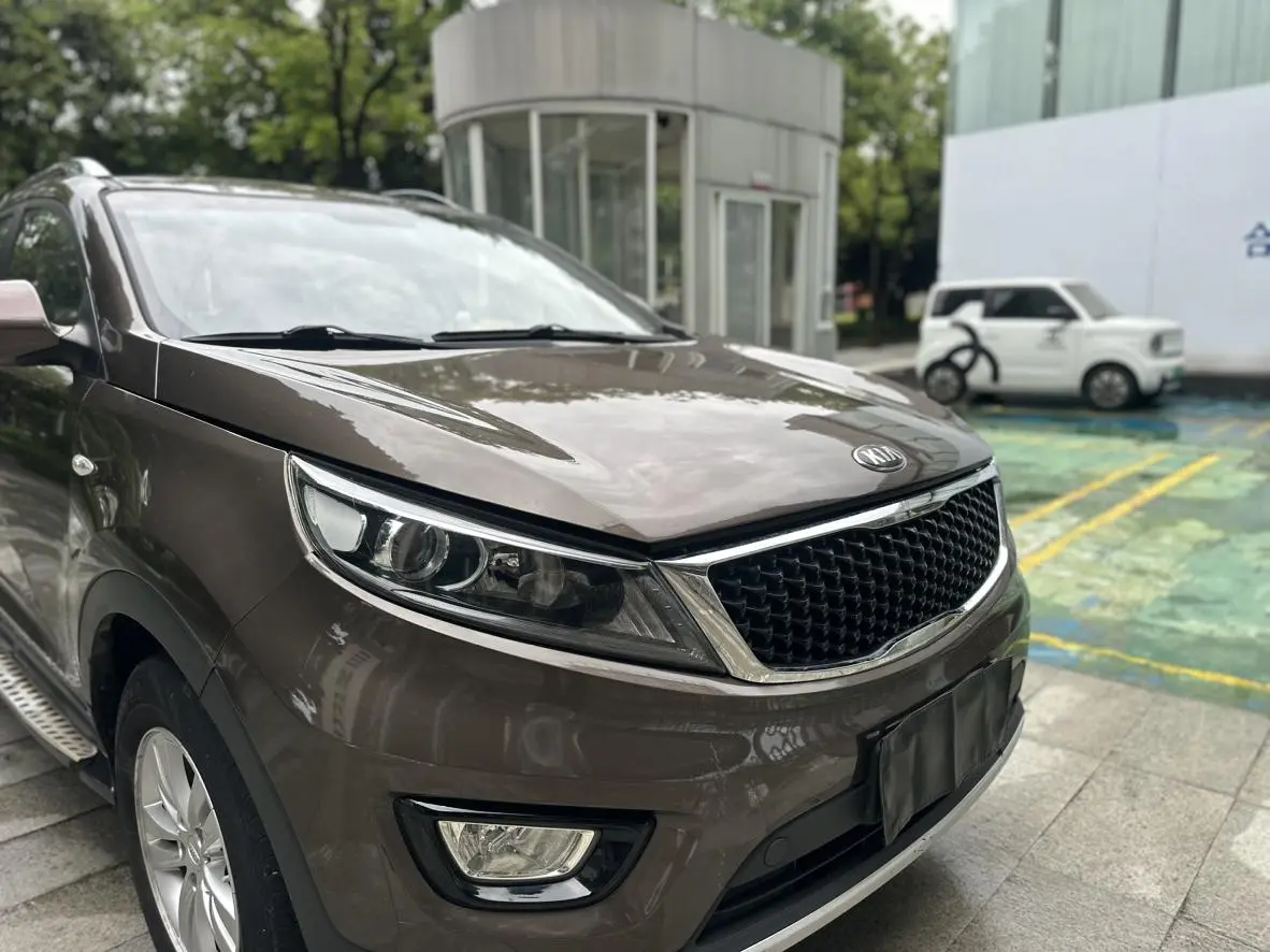 Kia Smart running 2.0L automatic two-wheel drive version Premium