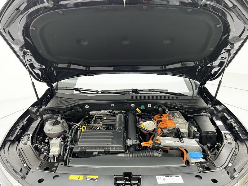 Volkswagen Passat PHEV 2022