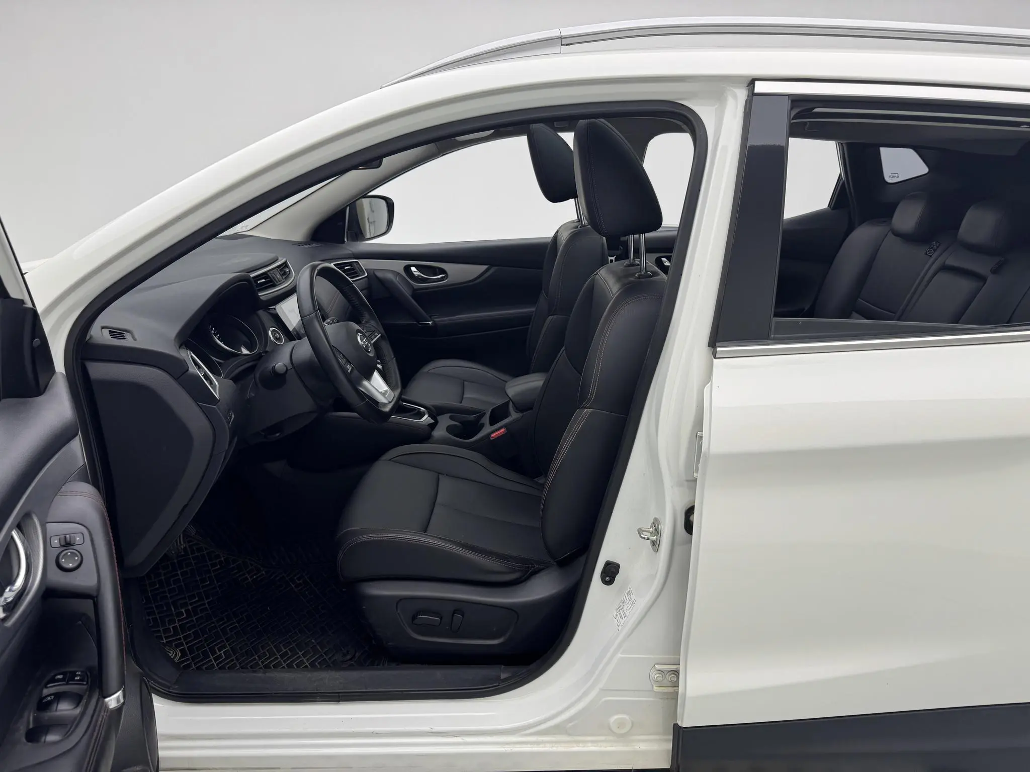 Nissan Qashqai 2.0 L XV Prem Deluxe Edition
