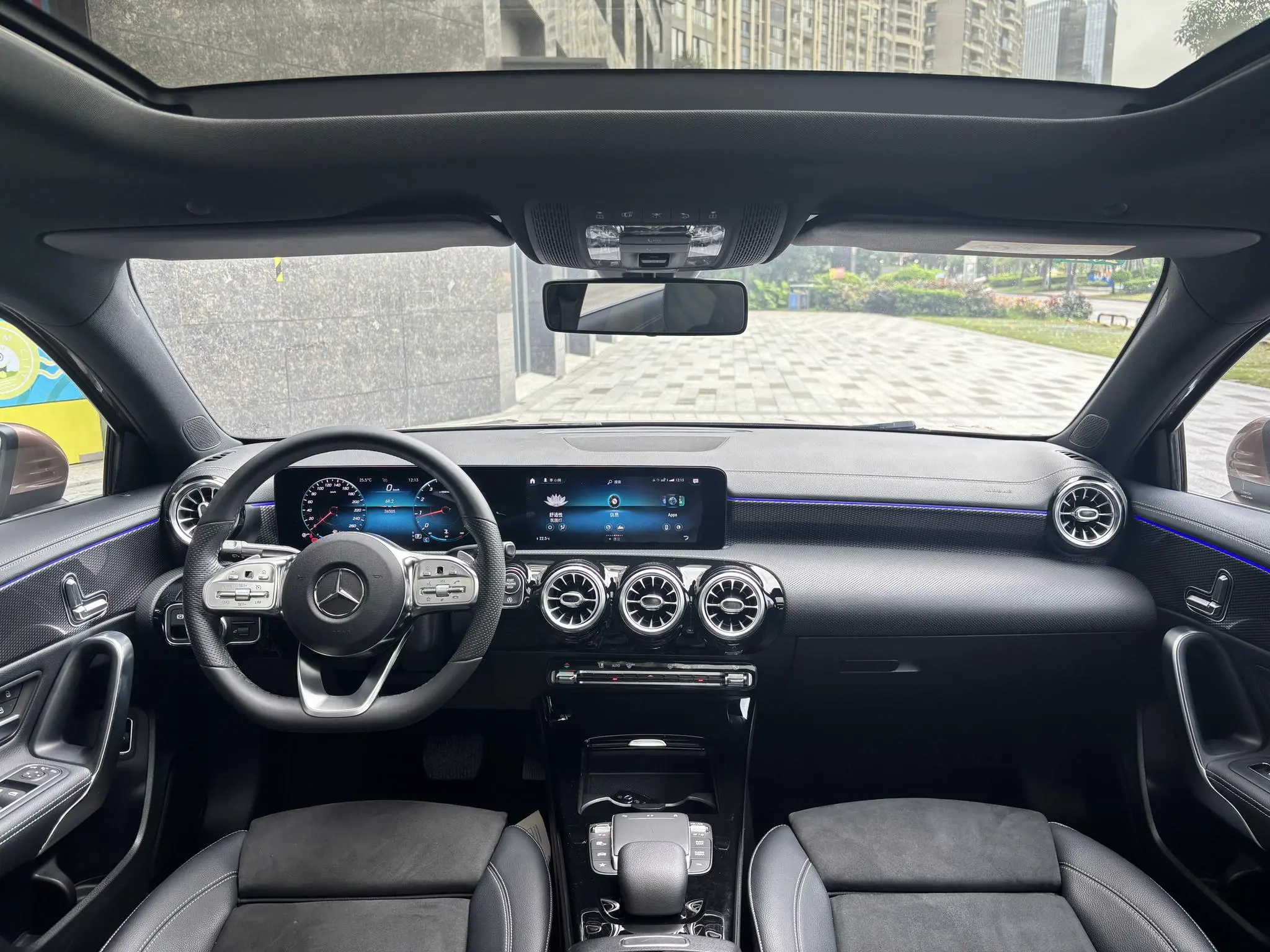 Mercedes-Benz Mercedes-Benz A-class A 200 L sports sedan fashion Version
