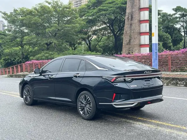Dongfeng Fengshen Yi Hyun MAX 1.5T Super Burning Cool Dad Version