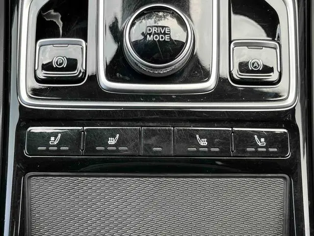 Hongqi Hongqi HS5 2.0T Zhilian flag collar four-wheel drive version