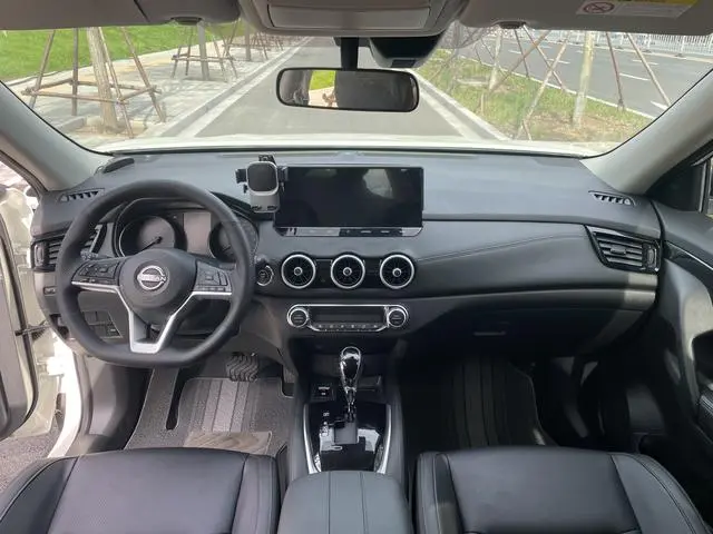 Nissan Qijun Honor 2.0L two-wheel drive genuine version