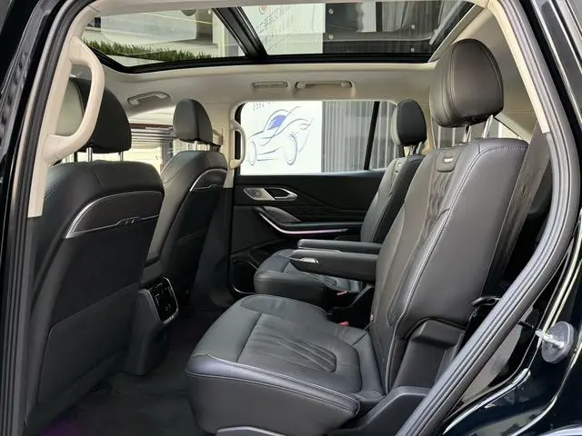 Hongqi Hongqi HS7 PHEV 2.0T four-wheel drive Qichang version 6 seats