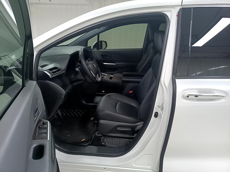 Toyota Gravia 2024