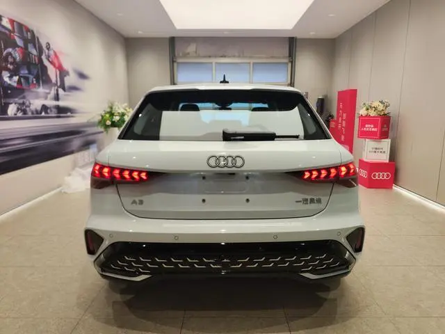 Audi Audi A3 Sportback 35 TFSI Flying Spur Exclusive Type