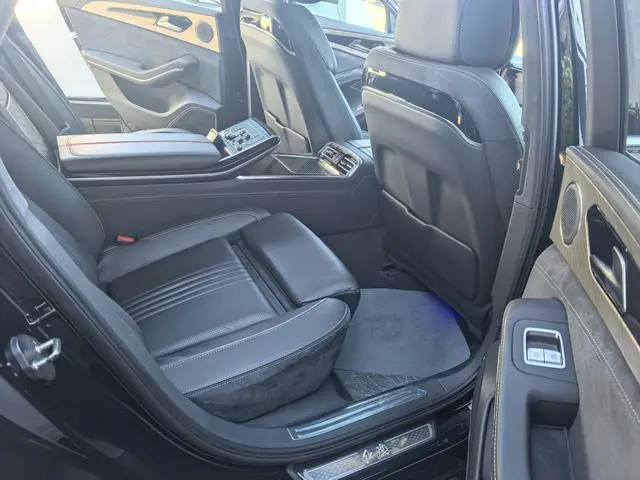 Hongqi Hongqi H9 3.0T Zhilian flag collar four-seater version