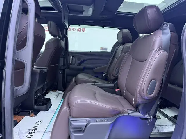 TOYOTA Grevia 2.5L Hybrid Ultimate Edition