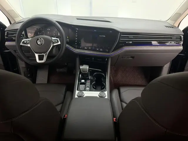 Volkswagen Touareg 3.0 TSI Sharp Front Version Country V