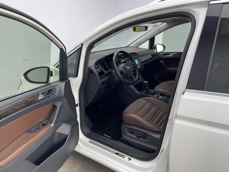 Volkswagen Touran L 2016