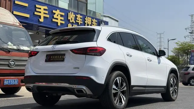 Mercedes-Benz Mercedes-Benz GLA GLA 200